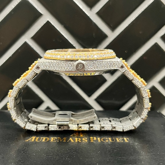 Audemars Piguet Diamond-Studded Gold and Silver Watch - Picture 6 of 7